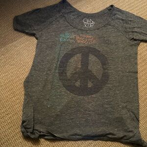Short sleeve tee in Heather grey printed with peace sign and words cozy soft